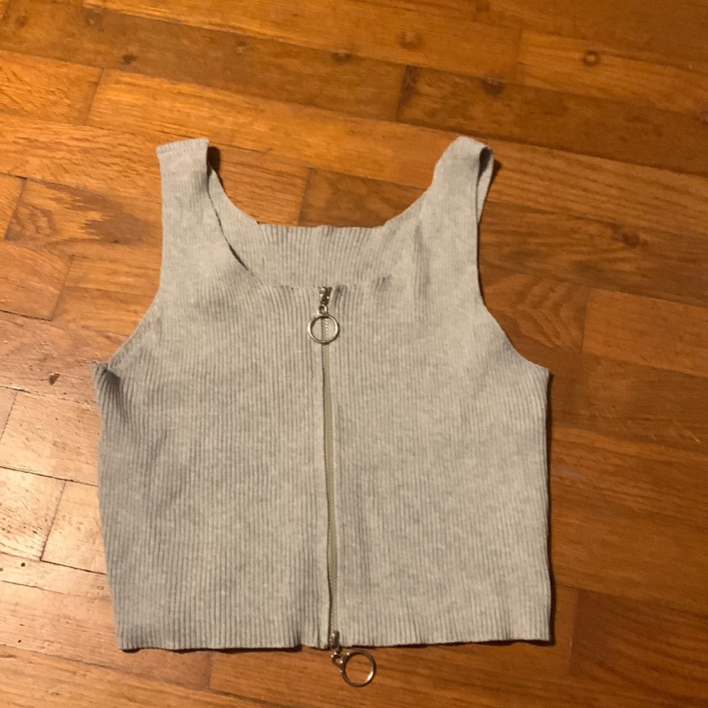 Tank crop with zipper on front